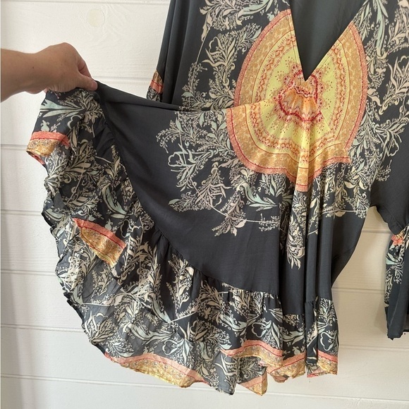 Free People Sunset Dreams Boho Printed Bell Sleeve Oversized Flowy Tunic Top S - Picture 7 of 12